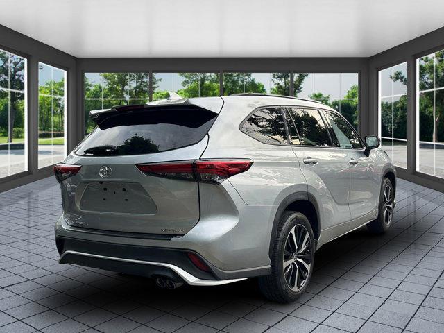 2021 toyota highlander xse
