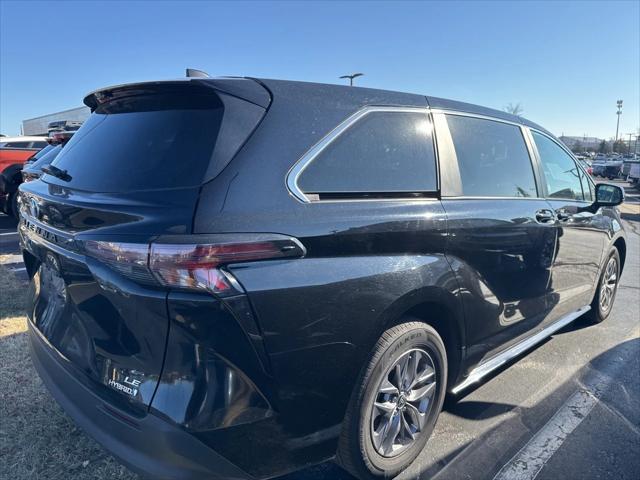 2024 toyota sienna le