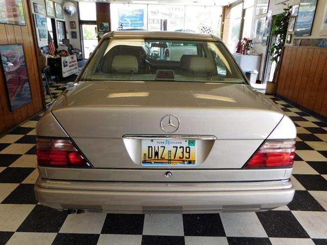 1994 mercedes-benz e-class in farmington, michigan