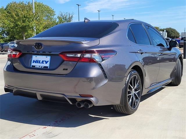 2022 toyota camry se