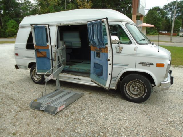 1993 chevy g20 high top custom wheelchair van 87,314 miles c.r. wheelchair lift