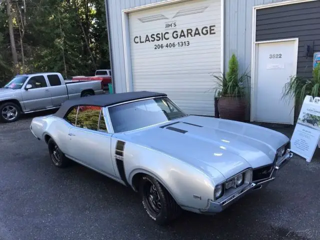 1968 oldsmobile cutlass convertible (442 clone)
