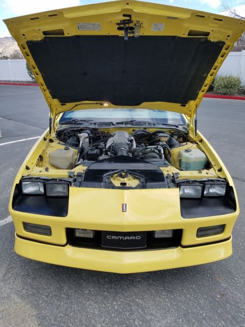 1987 chevrolet camaro z28 iroc-z / excellent condition / clean
