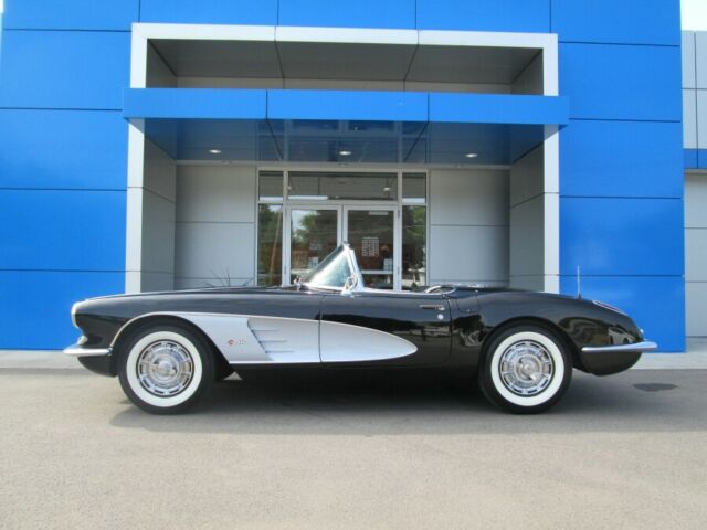 1960 chevrolet corvette tuxedo black/silver