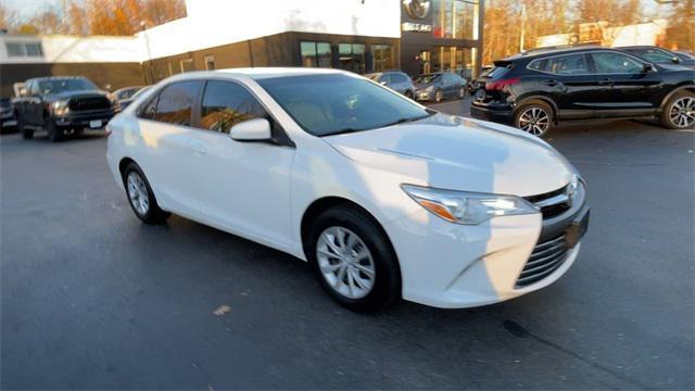 2016 toyota camry le
