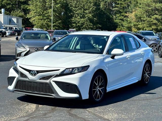 2022 toyota camry se