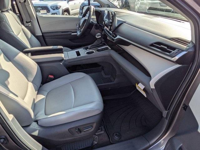2024 toyota sienna xle