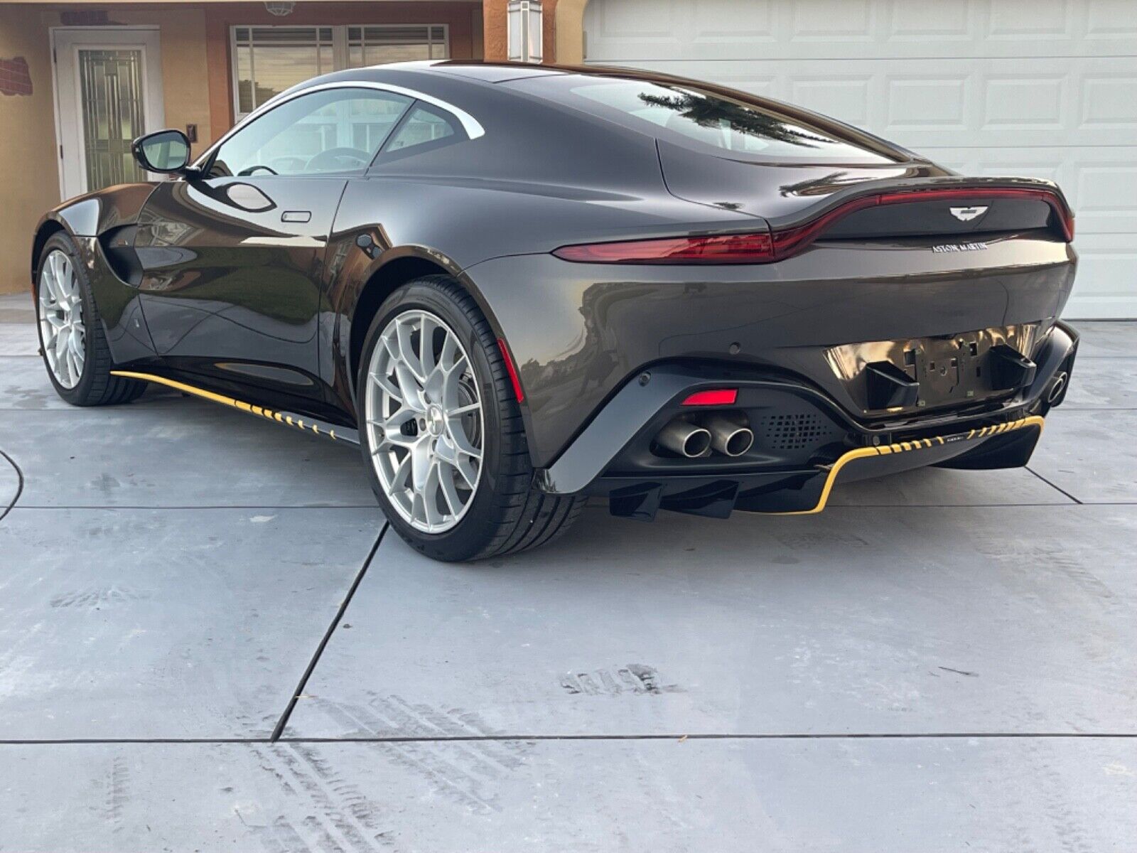 2021 aston martin vantage