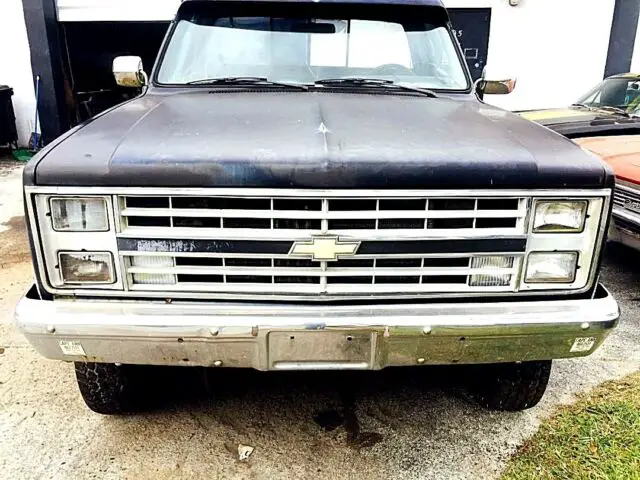 rare 1985 chevy silverado 10 short bed 4x4! project, runs great! needs restore
