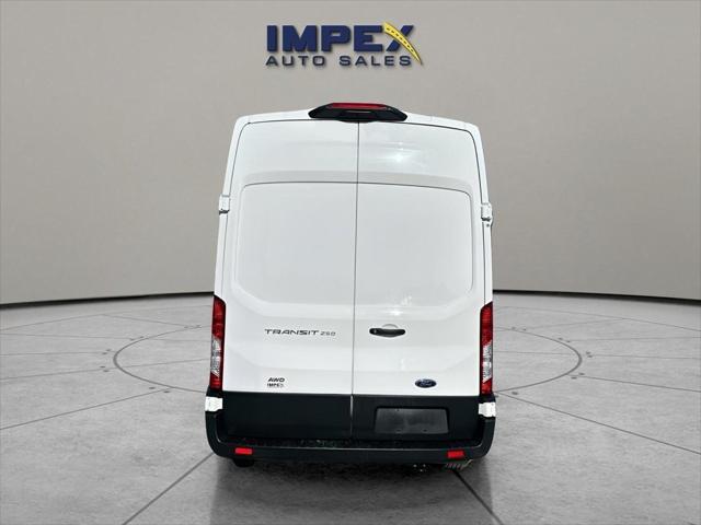 2022 ford transit-250 base