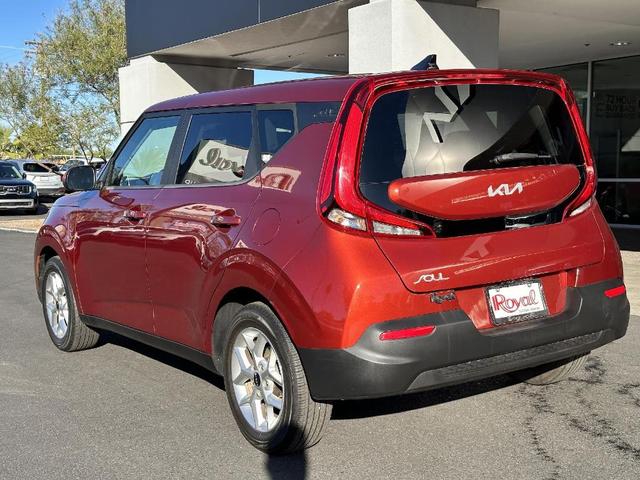 2022 kia soul lx