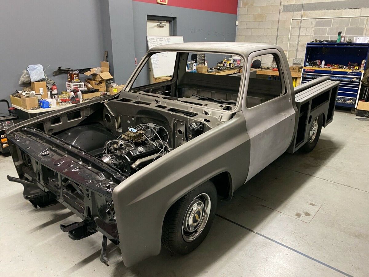 1984 chevrolet c/k 10 series c10 2dr standard cab sb automatic 3-speed rwd v8