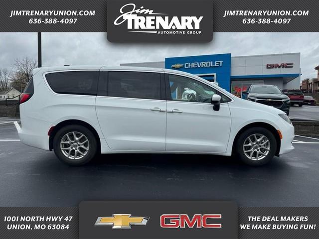 2022 chrysler voyager lx