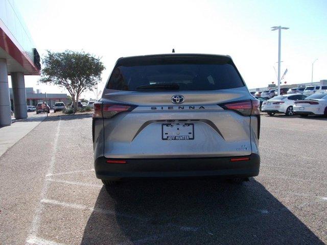 2022 toyota sienna le