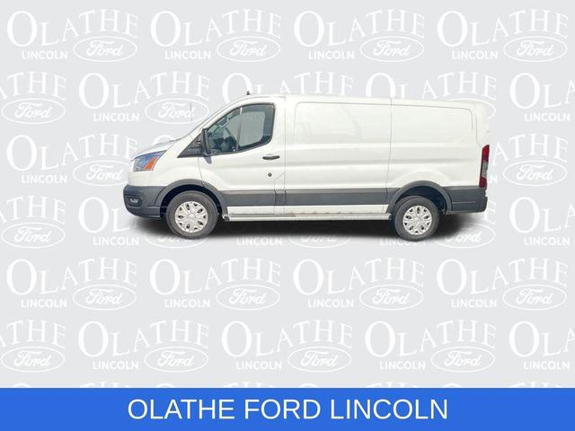 2022 ford transit-250 base