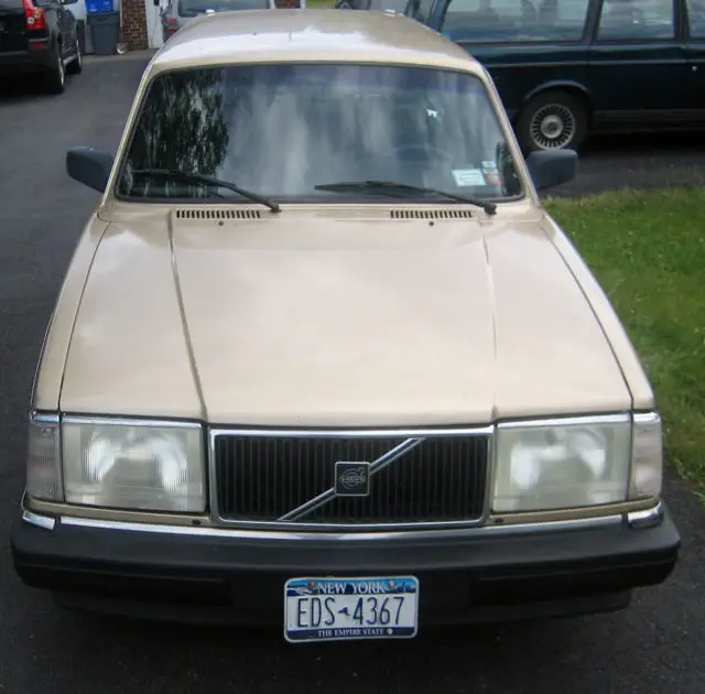 1990 volvo 240 station wagon, 5-speed manual, clean southern car in ny