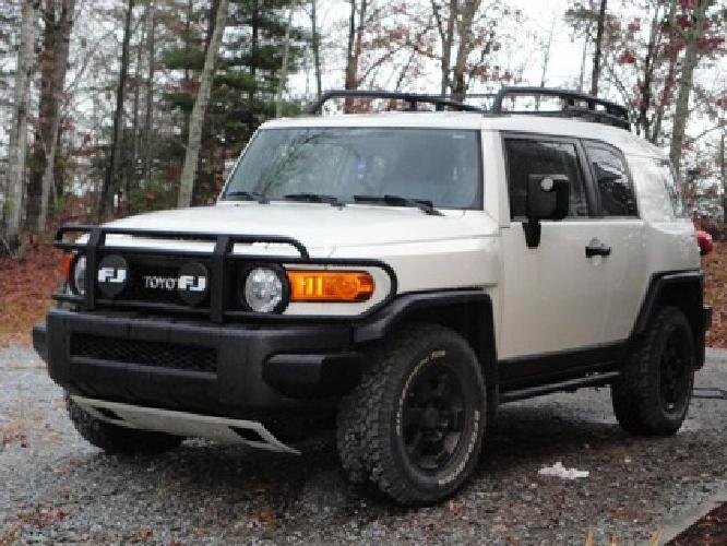 fully loaded 2008 all leather white/black fj cruiser 4wd trail teams in asheville, nc