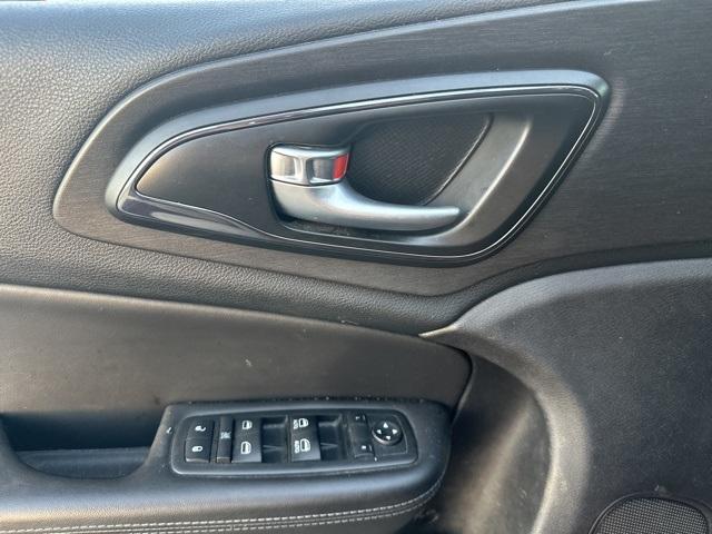 2016 chrysler 200 s