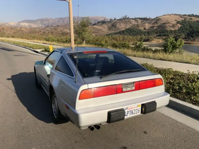 a beautiful 1987 nissan 300zx manual 5 speed. t-top silver (platinum mist) color