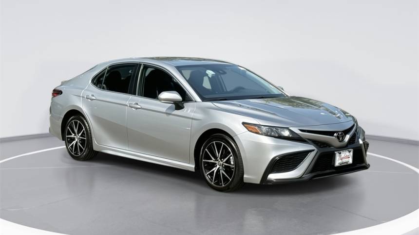 2022 toyota camry se