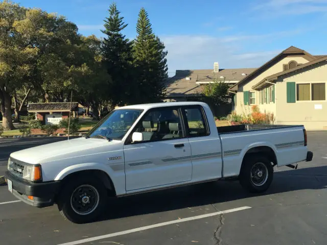 1993 mazda b2200 se-5 standard cab pickup 2-door 2.2l