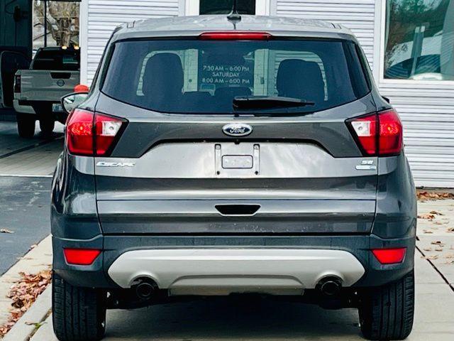 2019 ford escape se