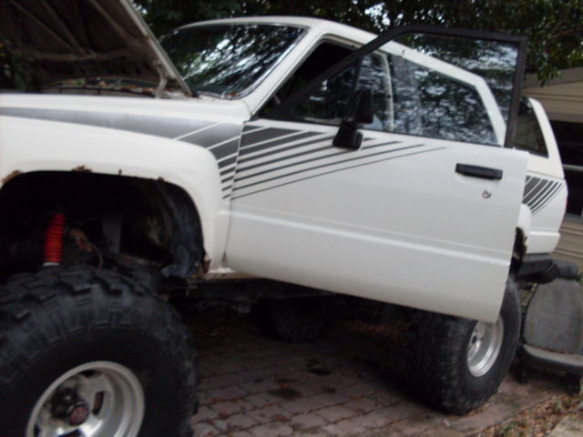 1985 toyota 4runner sr5 4x4 4cyl 5 spd 2door sunroof 38" swampers power equiped