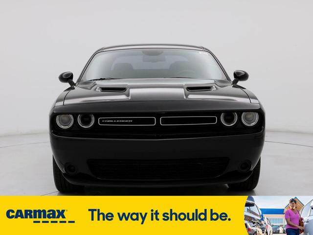 2019 dodge challenger sxt