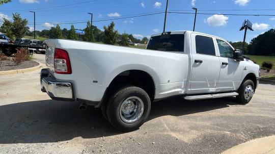 new 2023 ram 3500 tradesman crew cab 8' box 4wd