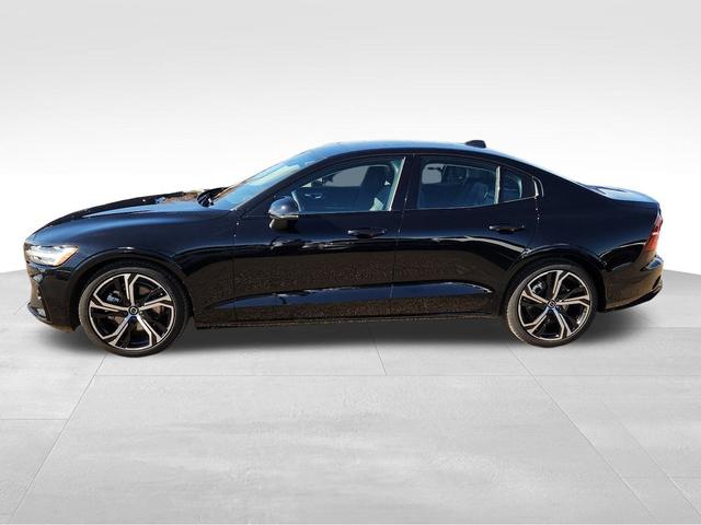 2024 volvo s60 b5 core dark theme