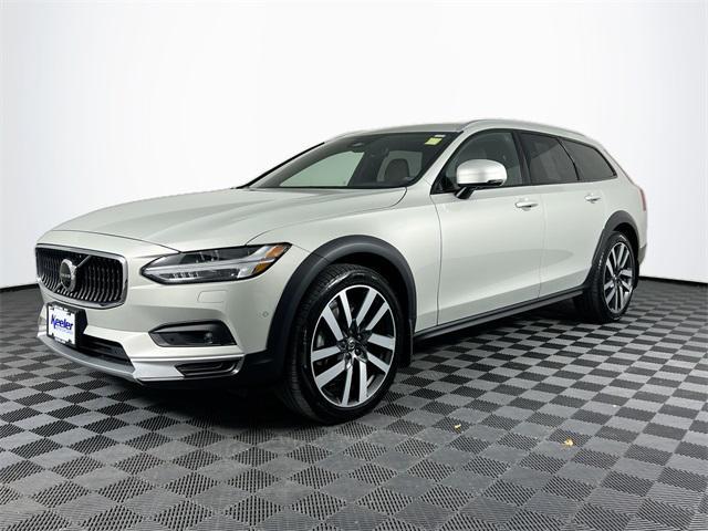 2022 volvo v90 cross country b6