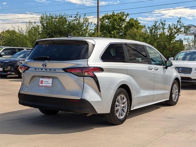 2022 toyota sienna xle