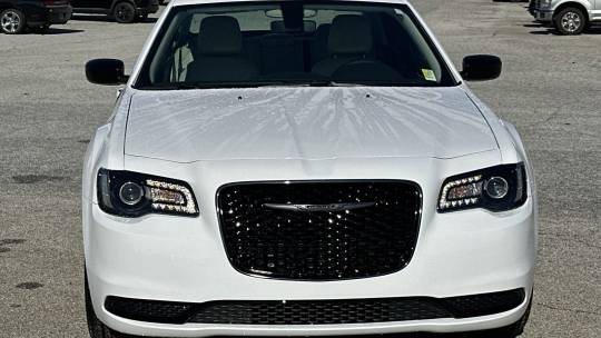 2023 Chrysler 300 touring