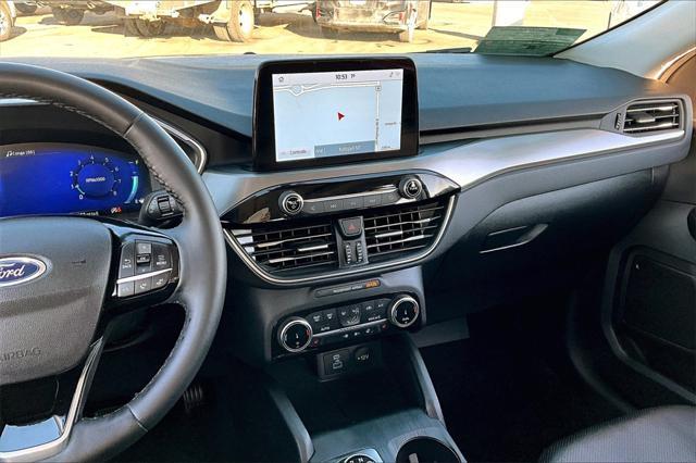 2022 ford escape titanium