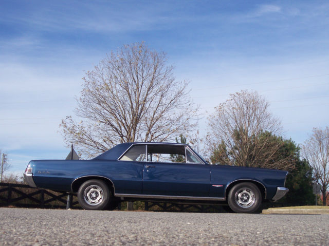gorgeous 1965 pontiac gto recreation 389 tri-power, 4-speed, a/c show and go!!