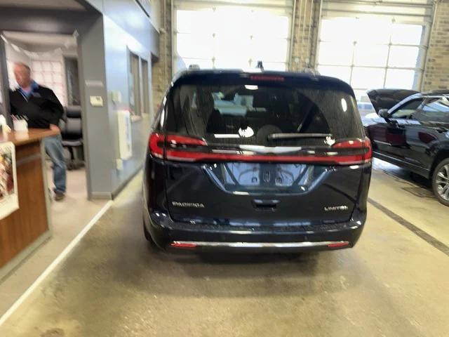 2022 chrysler pacifica limited