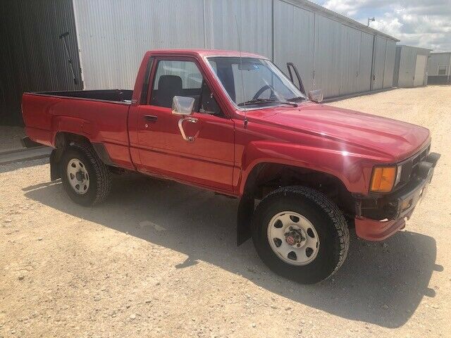 1986 toyota four wheel drive truck, bone stock, 188k miles. orig. paint. 4x4