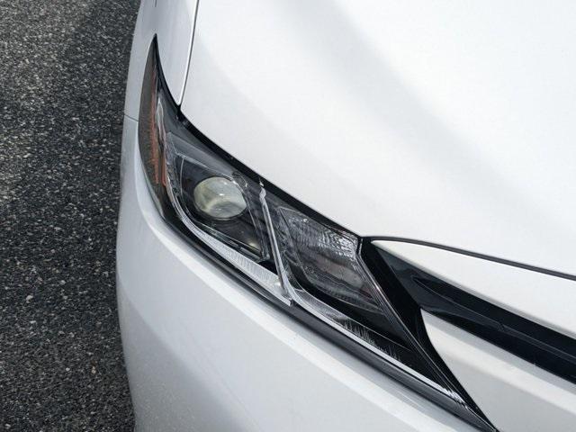 2019 toyota camry hybrid le