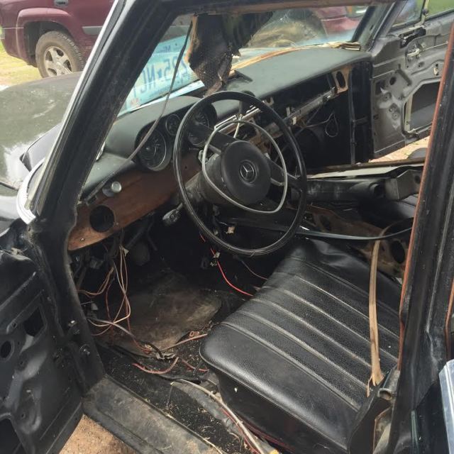 1972 mercees 280se. restoration started but not completed