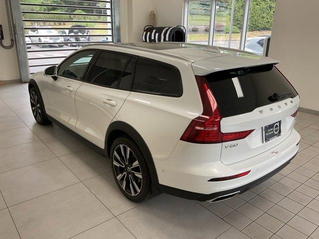 2021 volvo v60 cross country t5