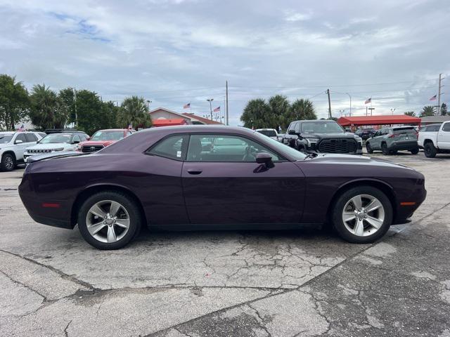 2021 dodge challenger sxt