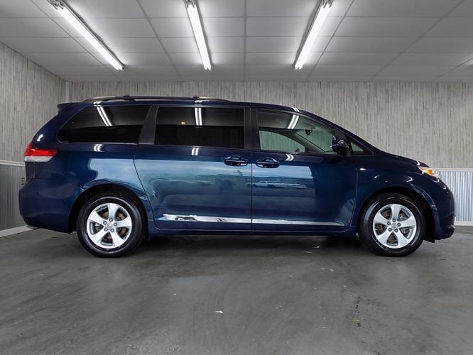 used 2011 toyota sienna le nashville, tn 37210 for sale in nashville, tennessee