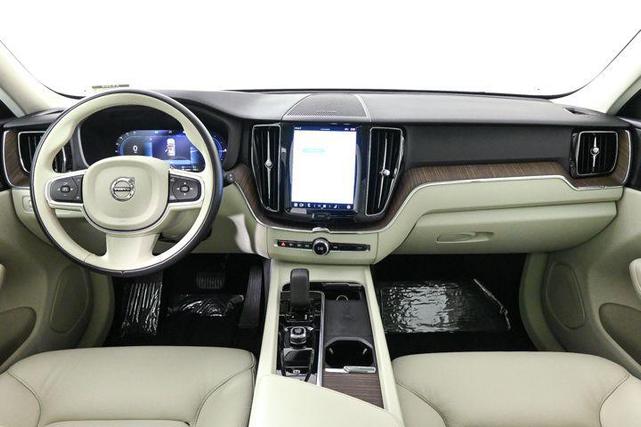 2022 volvo xc60 recharge plug-in hybrid t8 inscription expression