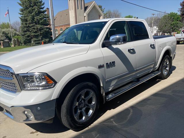 2017 ram 1500 laramie crew cab 4x4 57' box