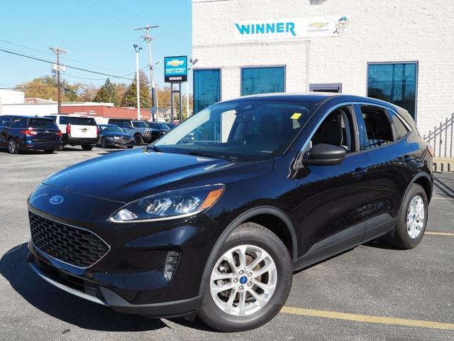 2022 ford escape se