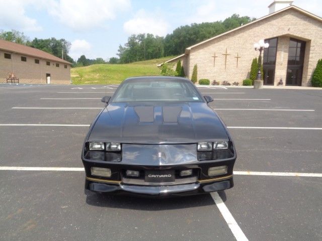 1987 chevrolette camaro iroc z hard to find v8 garage kept