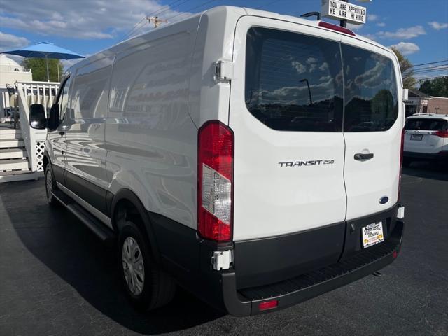 2021 ford transit-250 base