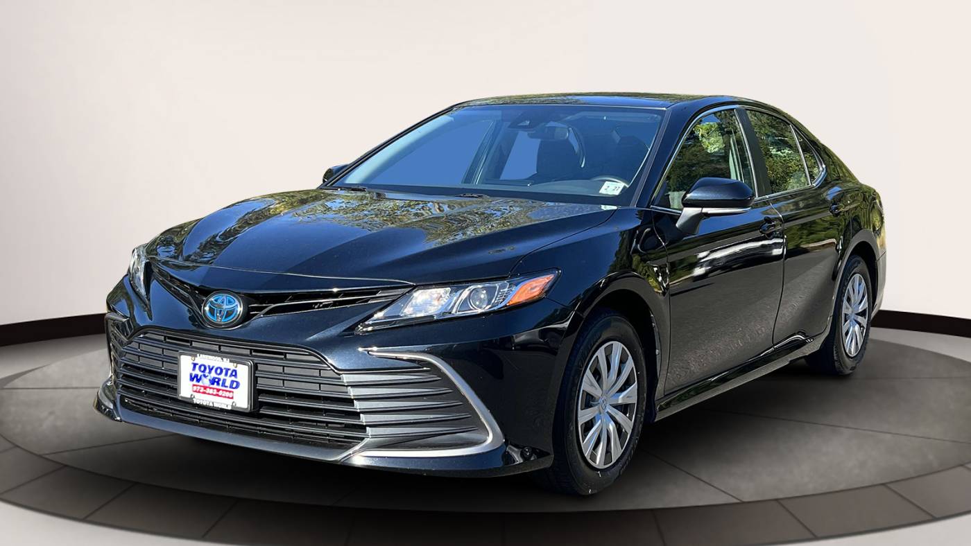 2022 toyota camry hybrid le
