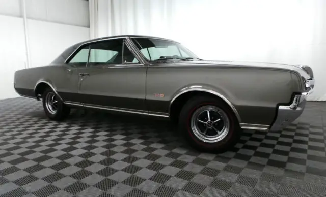 1967 oldsmobile 442 hardtop coupe - 27 miles!