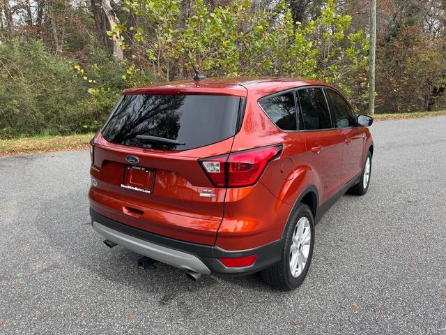 2019 ford escape se